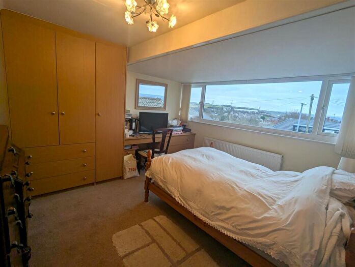 3 Bedroom Semi-Detached House For Sale In West Lodge Crescent, Huddersfield, HD2