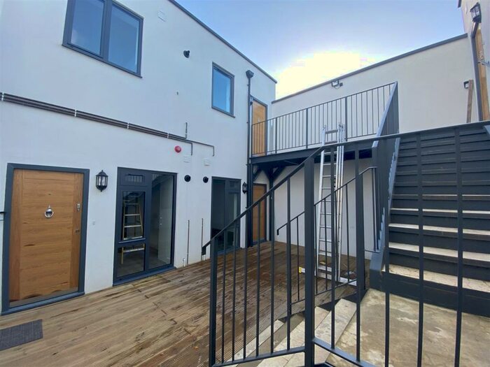 1 Bedroom Flat To Rent In High Street, London, SE25