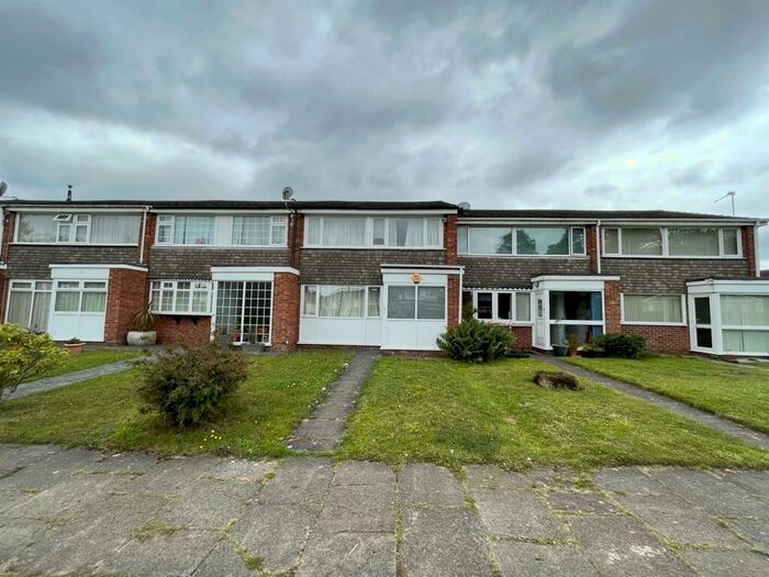 3 Bedroom House To Rent In Coniston Close, Hall Green, Birmingham, B28