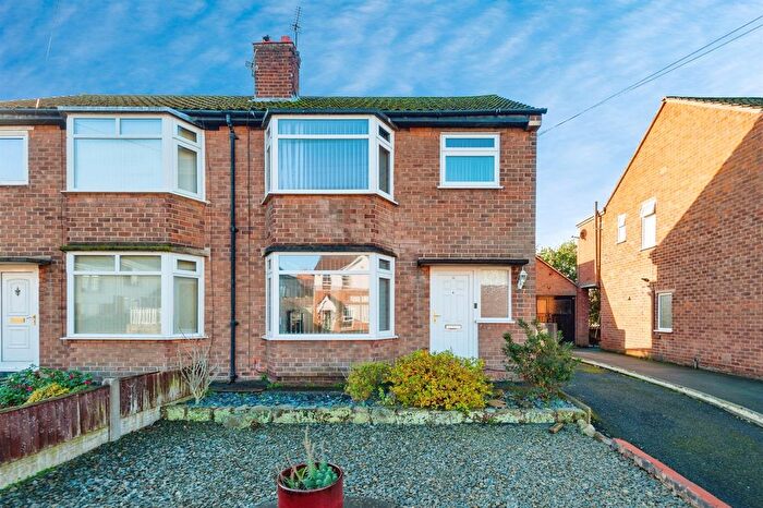 3 Bedroom Semi-Detached House For Sale In Hawthorne Road, Frodsham, WA6