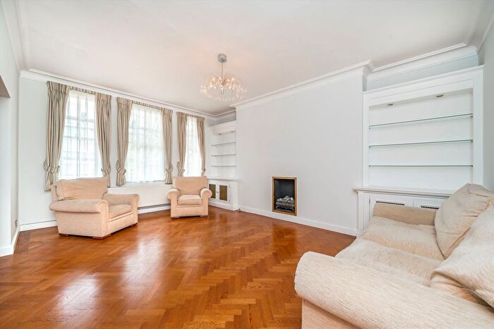 4 Bedroom Flat To Rent In Warwick Gardens, Holland Park, W14