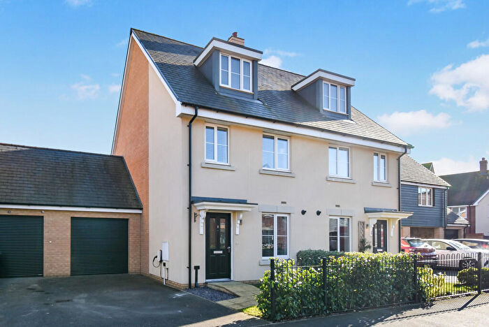 3 Bedroom Semi-Detached House For Sale In Davies Croft, Biggleswade, SG18