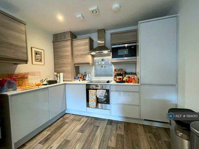 1 Bedroom Flat To Rent In Woodland Court, St Albans, AL3