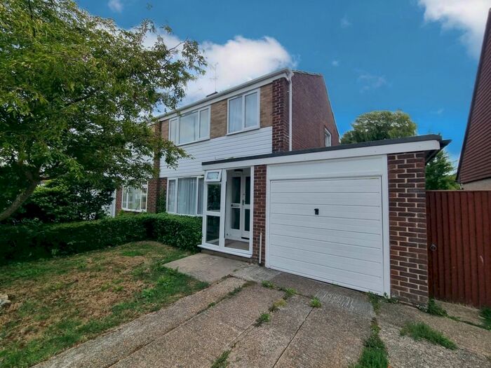 3 Bedroom Semi-Detached House To Rent In Shepherds Walk, Hythe, CT21