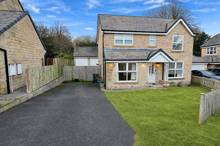 4 Bedroom Detached House For Sale In Oakleigh Road, Clayton, BD14