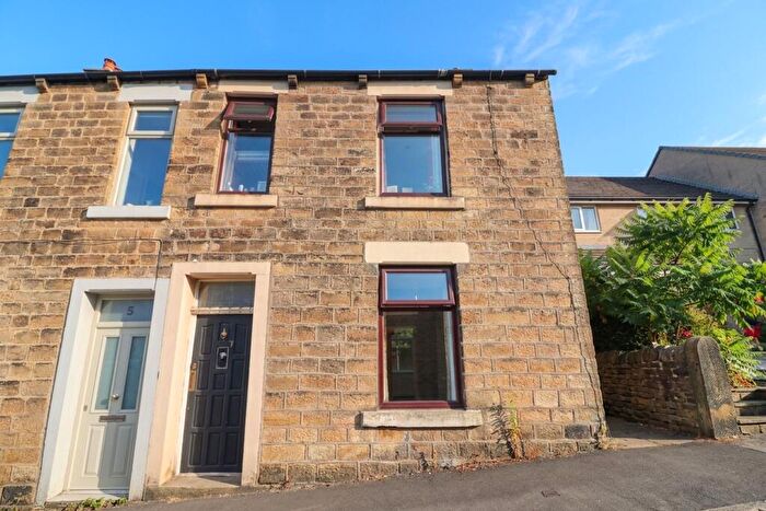 3 Bedroom Semi Detached House For Sale In Kiln Lane, Hadfield, SK13