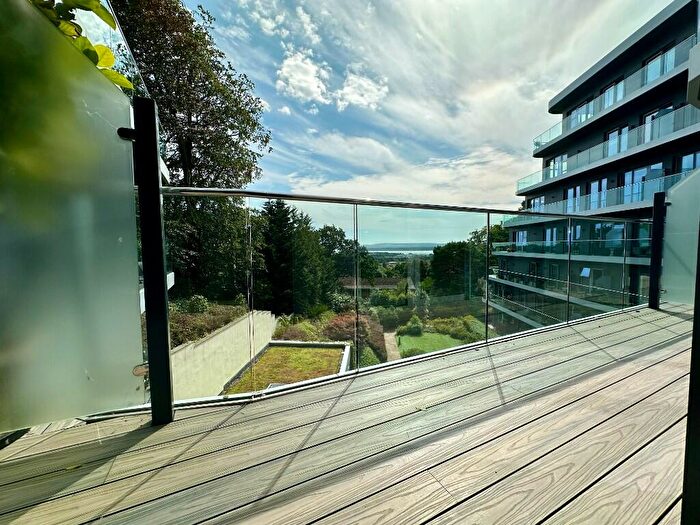 2 Bedroom Apartment For Sale In Mount Road, Poole, Dorset, BH14