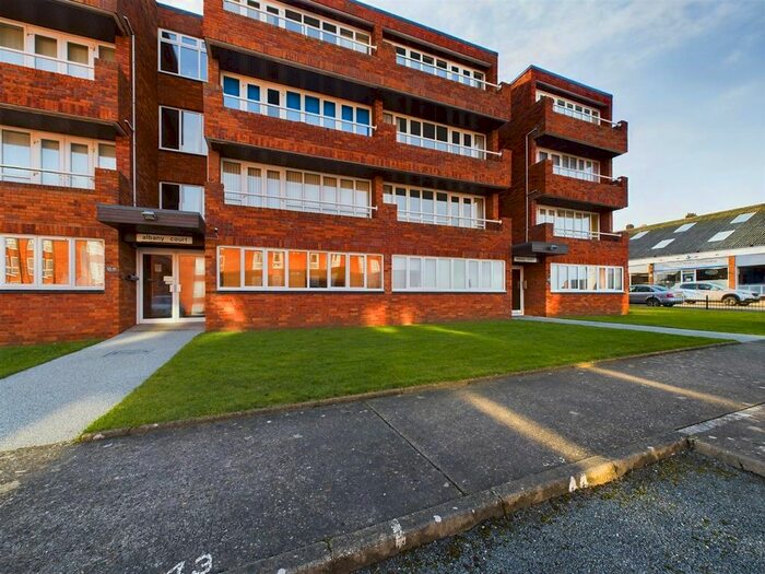 2 Bedroom Flat To Rent In Albany Court, Cromer, NR27