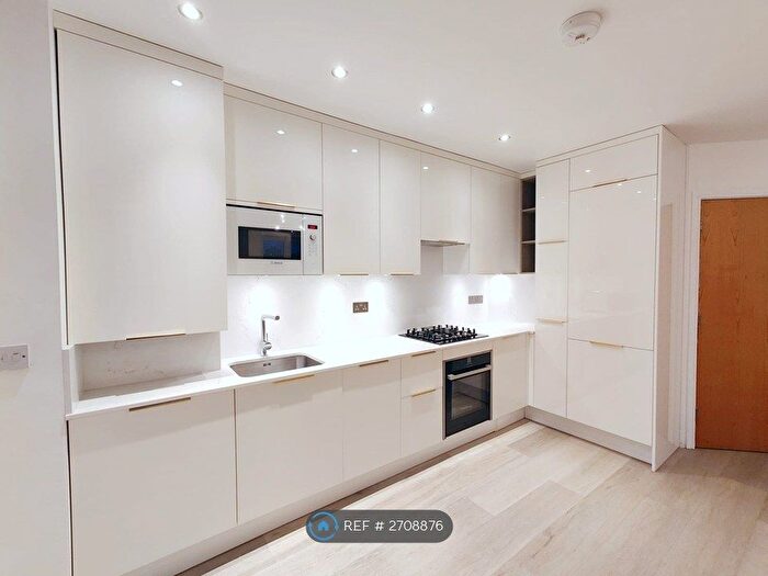 2 Bedroom Flat To Rent In Pettacre Close, London, SE28
