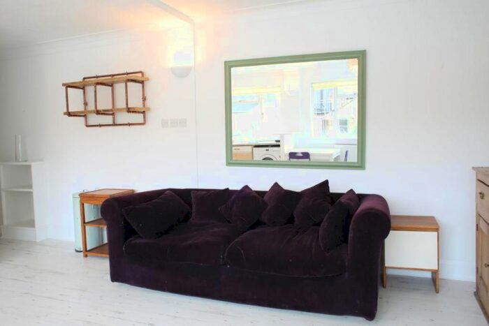 2 Bedroom Flat To Rent In Fairfield Street, London, SW18