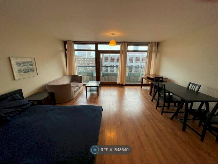 Studio To Rent In Barbican, London, EC2Y