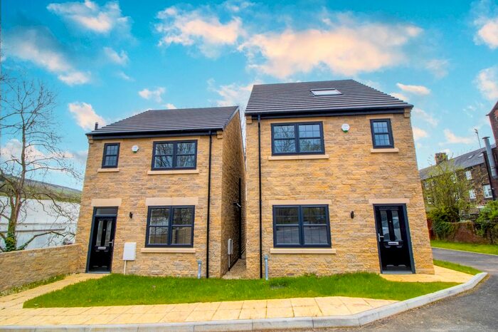 4 Bedroom Town House To Rent In Manchester Road, Stocksbridge, Sheffield, S36