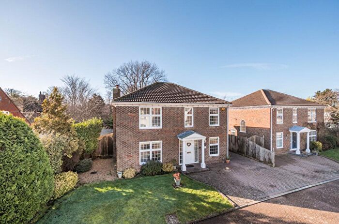 4 Bedroom Detached House For Sale In Wychwood Walk, Craigweil, PO21