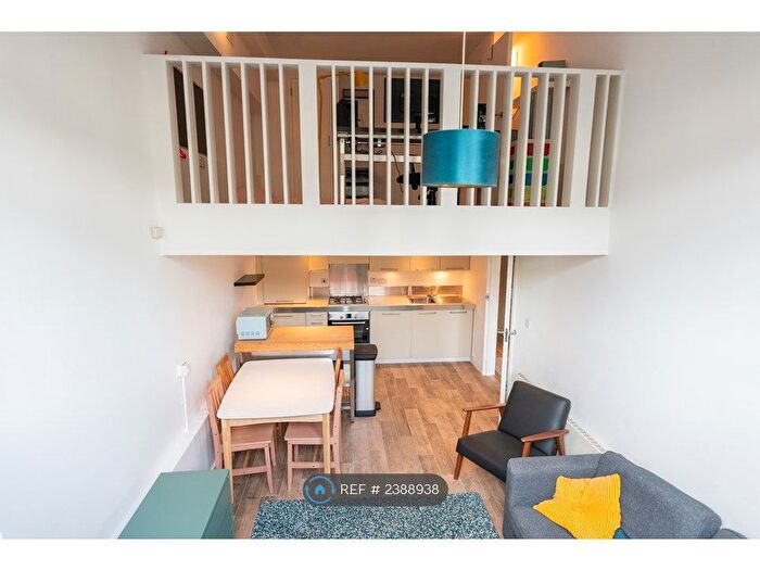 2 Bedroom Maisonette To Rent In Schoolhouse Yard, London, SE18