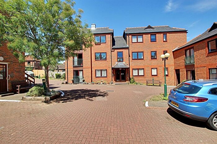 1 Bedroom Flat For Sale In Saddlers Walk, Kings Langley, WD4