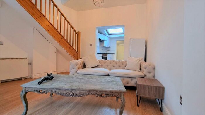 3 Bedroom Town House To Rent In Casterton Street, London, E8