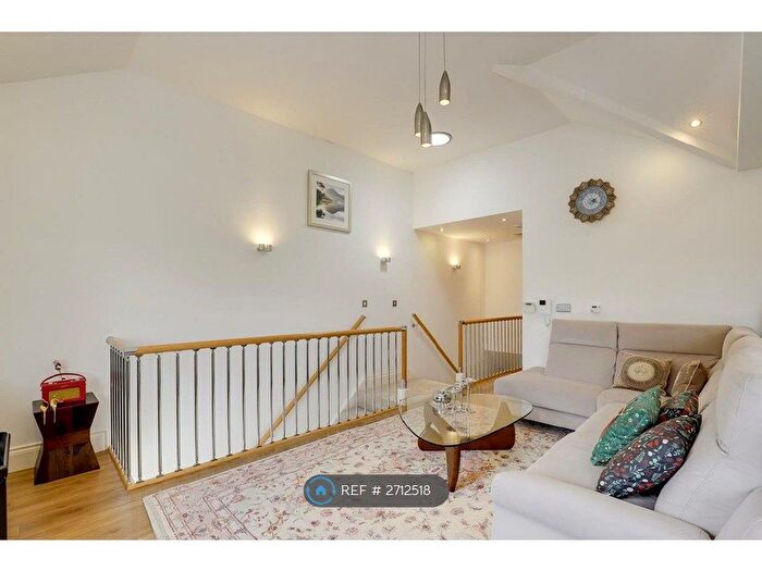 2 Bedroom Flat To Rent In Wharf Lane, Nottingham, NG12