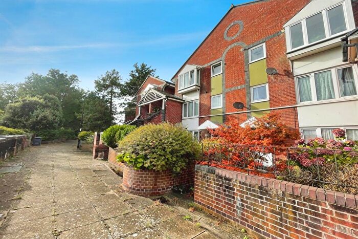 2 Bedroom Town House To Rent In St. Matthews Close, SO14