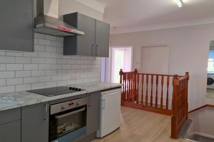 3 Bedroom Flat To Rent In Pensby Road, Wirral CH60