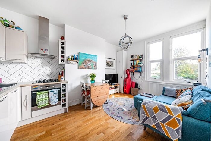 2 Bedroom Flat For Sale In Streatham High Road, Streatham, London, SW16