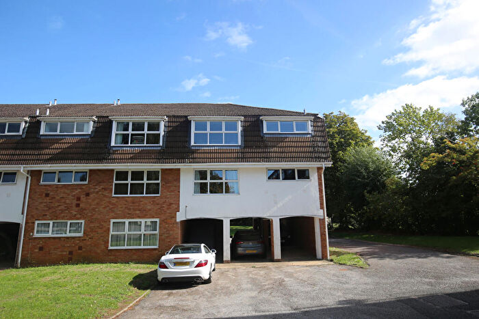 2 Bedroom Flat For Sale In Grasmere Way, Linslade, Central Bedfordshire, LU7
