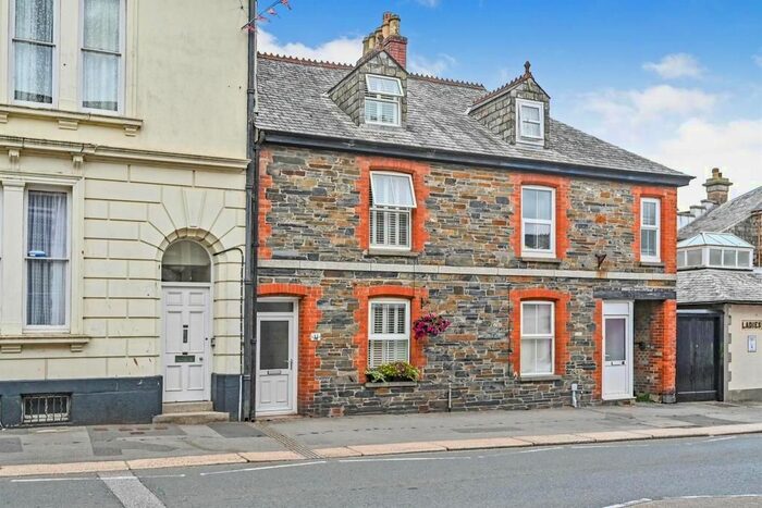 2 Bedroom Property To Rent In Dean Street, Liskeard, PL14
