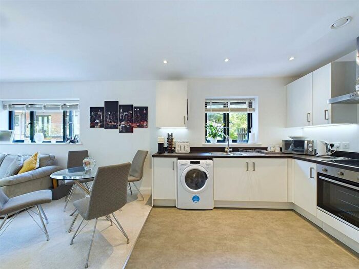 1 Bedroom Flat For Sale In Plough Lane, Purley, CR8