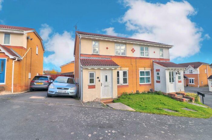 3 Bedroom Semi-Detached House For Sale In Penkridge Road, Swadlincote, DE11