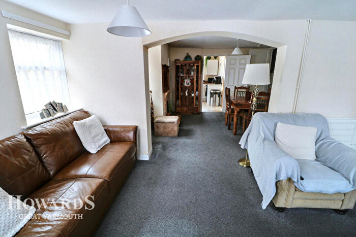 3 Bedroom Semi Detached House For Sale In North Market Road, Great Yarmouth, NR30
