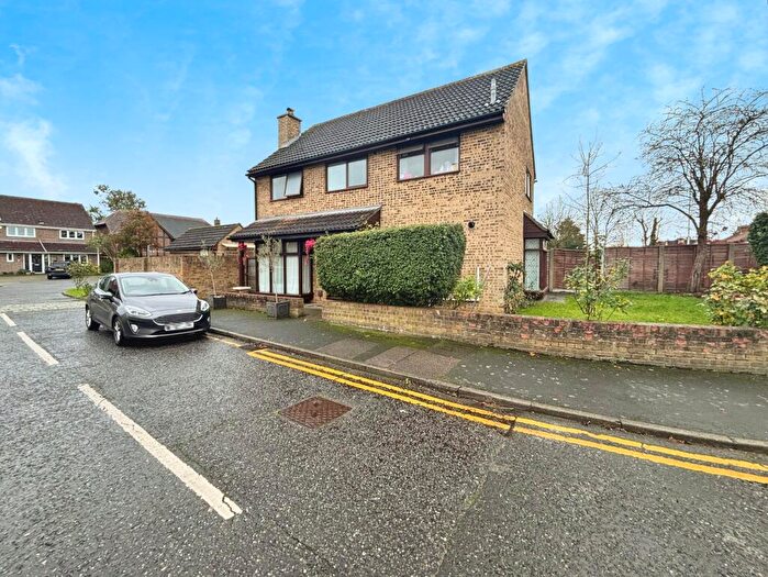 5 Bedroom Detached House To Rent In Etton Close, Hornchurch, RM12