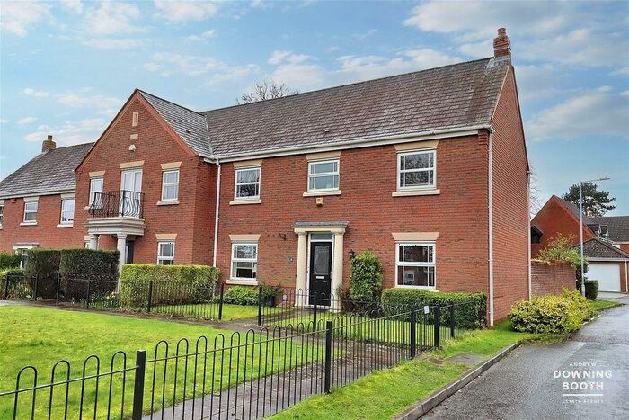 4 Bedroom End Of Terrace House For Sale In Selwyn Road, Burntwood, WS7