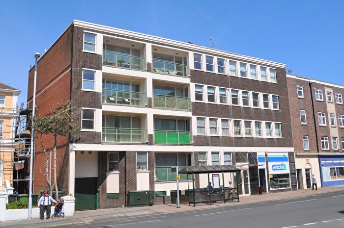 1 Bedroom Flat For Sale In Trinity Trees, Eastbourne, BN21
