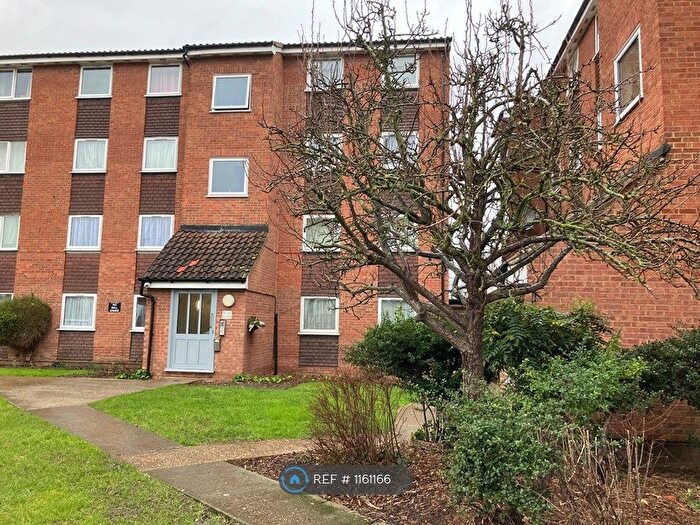 2 Bedroom Flat To Rent In Gurney Close, Barking, IG11
