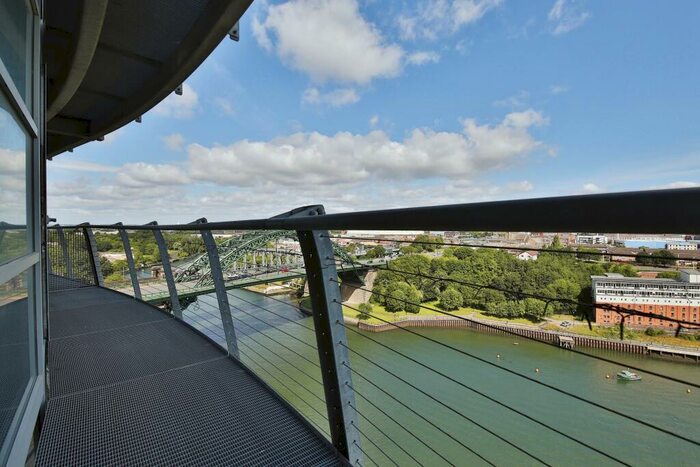 2 Bedroom Flat To Rent In West Wear Street, Sunderland, Tyne And Wear, SR1