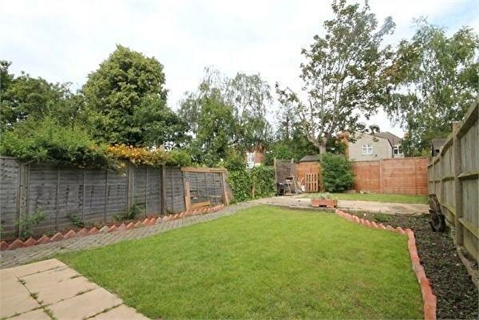 3 Bedroom Flat To Rent In Chandos Road, Willesden Green, NW2