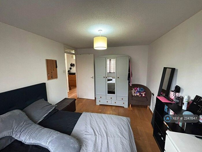 1 Bedroom Flat To Rent In Capstan Road, London, SE8