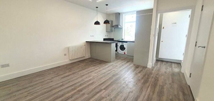 2 Bedroom Flat To Rent In Collier Row Road, Romford, RM5
