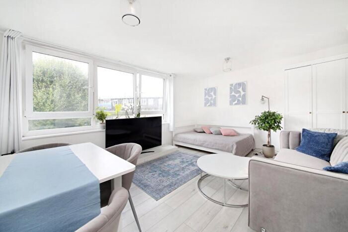 3 Bedroom Flat For Sale In Bowstead Court, Parkham Street, SW11