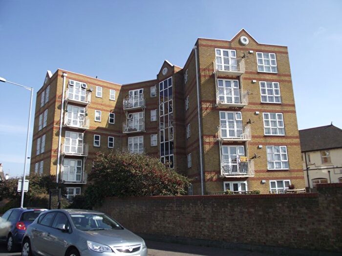 2 Bedroom Flat To Rent In Southchurch Avenue, Southend-On-Sea, SS1