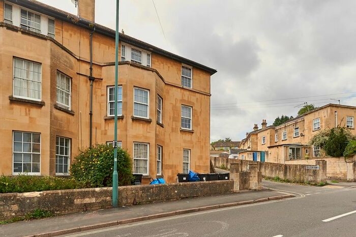 1 Bedroom Flat To Rent In Lower Oldfield Park, Bath, BA2