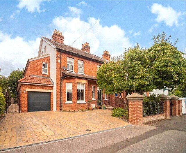 5 Bedroom Semi Detached House For Sale In St. Lukes Road, Maidenhead, Berkshire, SL6