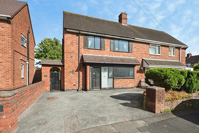 3 Bedroom Semi-Detached House For Sale In Hilary Crescent, Dudley, DY1