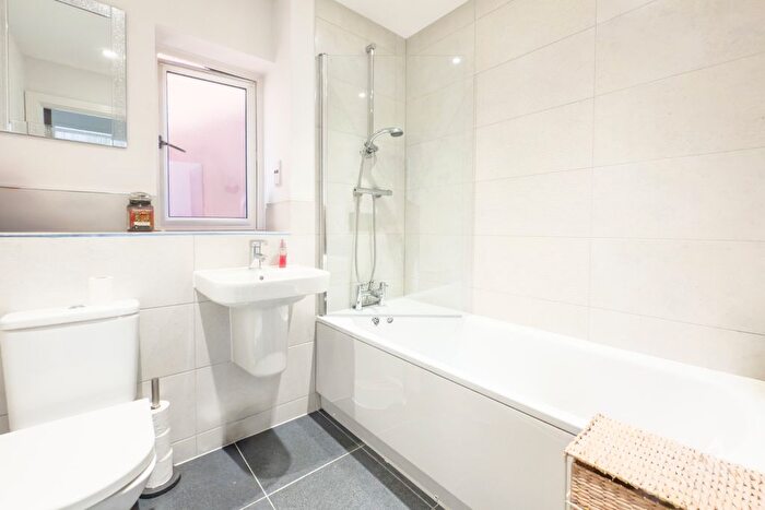 4 Bedroom Detached House For Sale In Stag Walk, Binfield, Berkshire, RG42