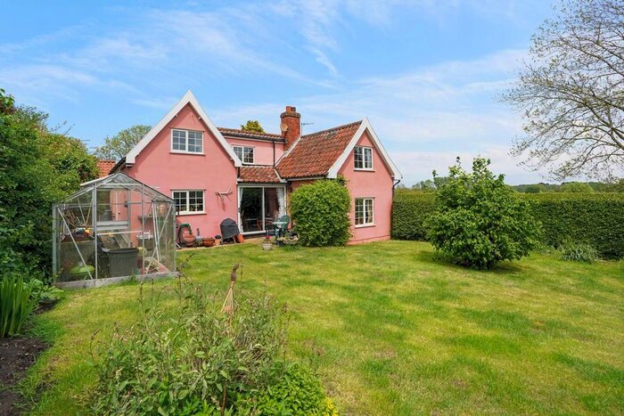 4 Bedroom Detached House For Sale In Fowls Watering, Wickham Market, Woodbridge, IP13