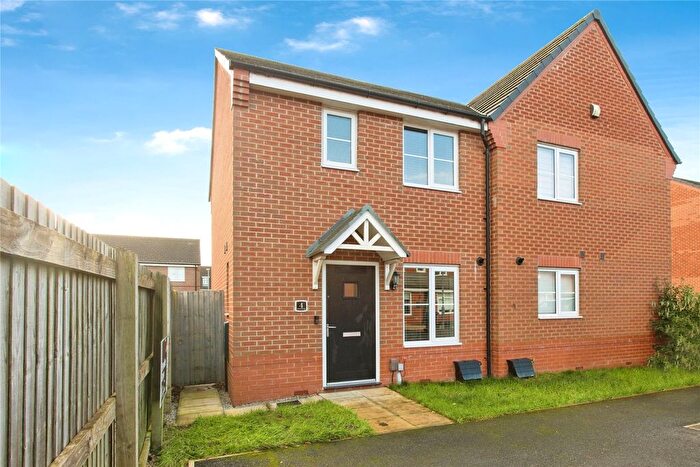 3 Bedroom End Terrace House For Sale In Llama Close, Leyland, Lancashire, PR25