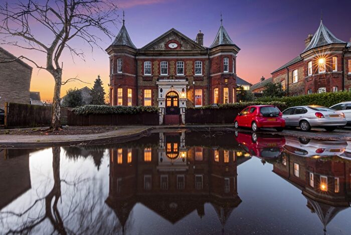 2 Bedroom Flat To Rent In Dressington Avenue, Brockley, London, SE4