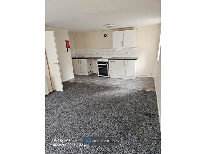 1 Bedroom Flat To Rent In May Court, Nottingham, NG5
