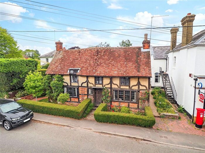 2 Bedroom Semi-Detached House For Sale In London Road, Holybourne, Alton, Hampshire, GU34