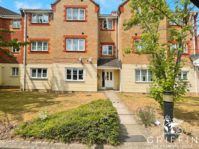2 Bedroom Flat To Rent In Lennox Close, Chafford Hundred, Grays, RM16