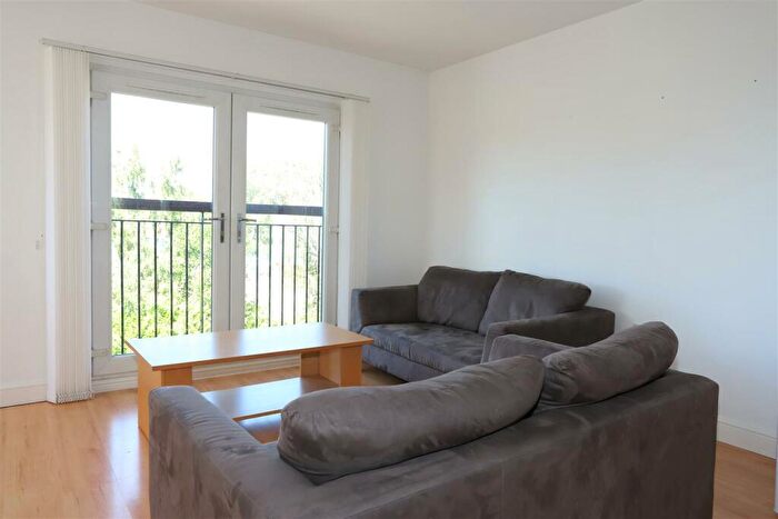 2 Bedroom Apartment To Rent In The Gallery, Moss Lane East, M14